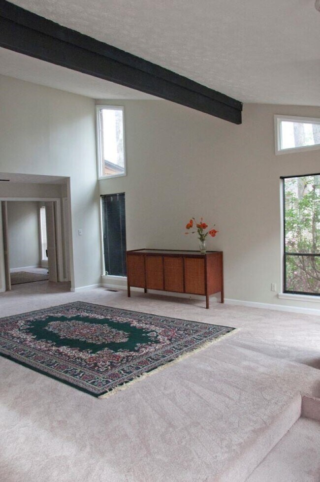 Building Photo - 2983 Bay Shore Dr