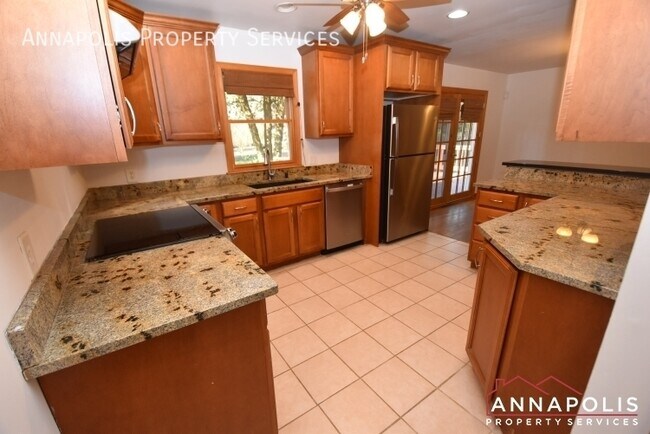 Building Photo - 817 Cedarcroft Dr