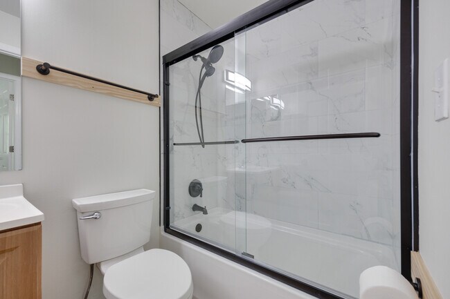 Building Photo - 117 Gant Cir