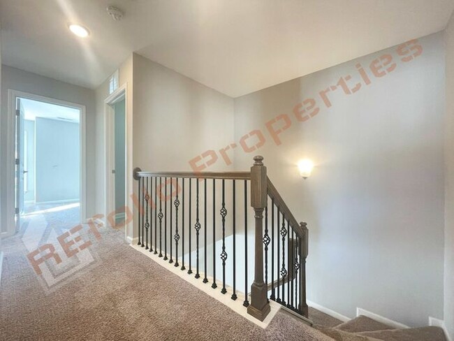 Building Photo - Beautiful End Unit 3 Story 4 bedroom, 3.5 ...