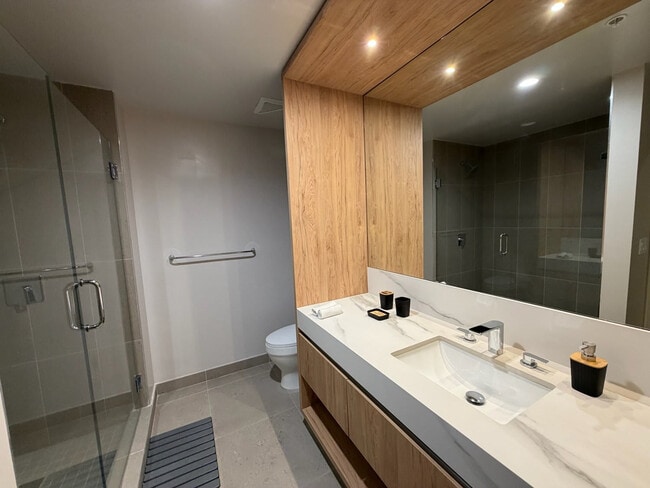 Building Photo - 11 NE 6th St