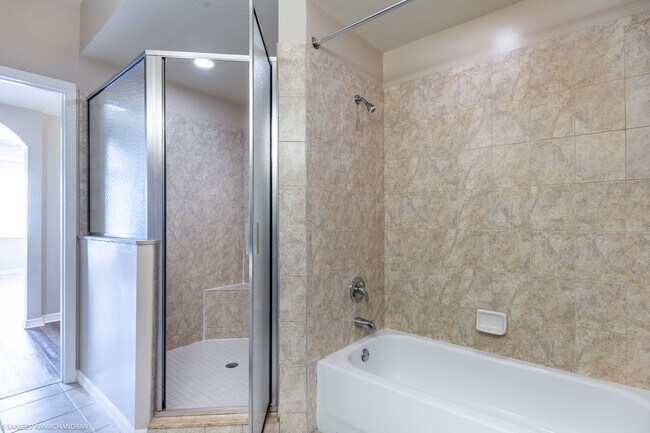 Building Photo - WALKING DISTANCE TO SUNSEEKER RESORT AND P...