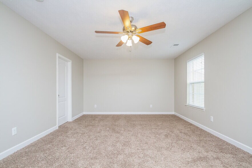 Building Photo - 904 Summercrest Cove