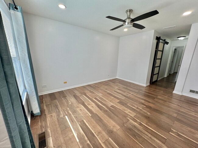 Building Photo - 58 W Briarwood Dr