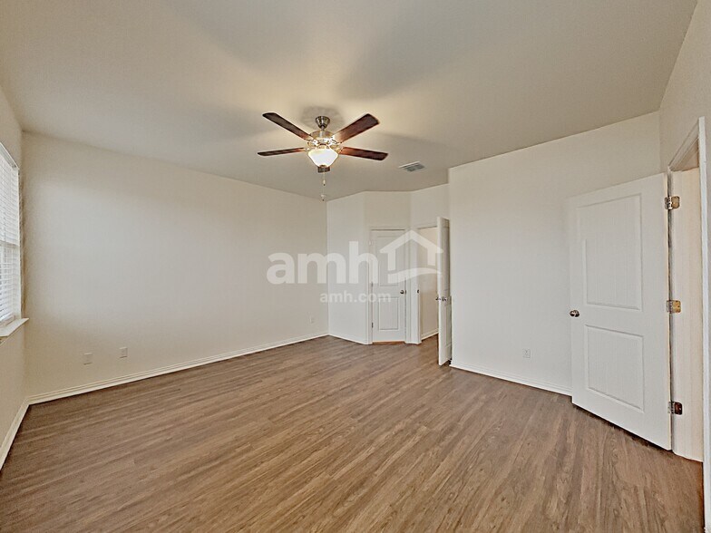 Building Photo - 2740 Spencebrook