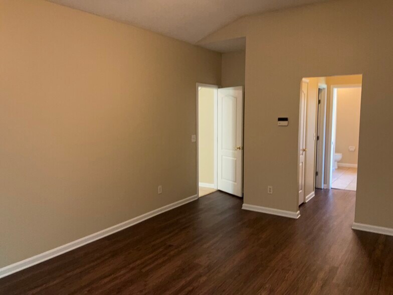 Building Photo - 1982 Protection Pt