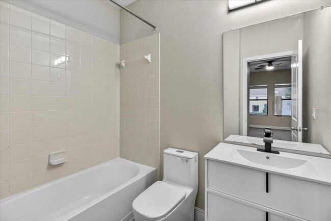 Building Photo - 1389 Heritage Landings Dr