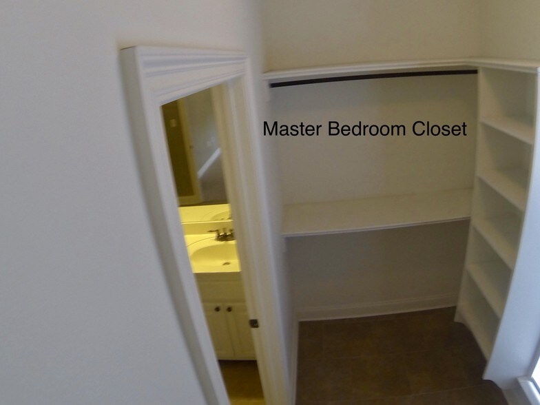 Building Photo - 38035 Post Office Rd