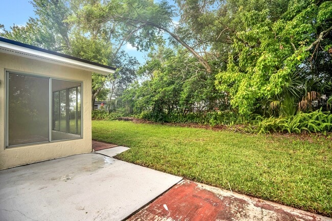 Building Photo - 1516 Zinnia Dr