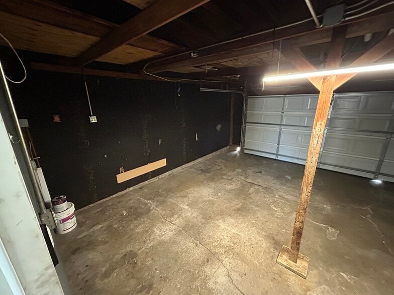 Building Photo - 1882 Paul Dr