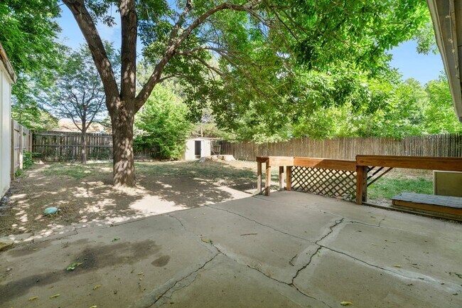 Building Photo - 3405 Butternut Dr