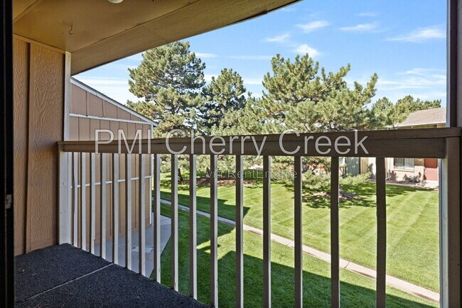 Building Photo - 554 Vance St