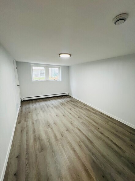 Building Photo - 5 Ridge Rd