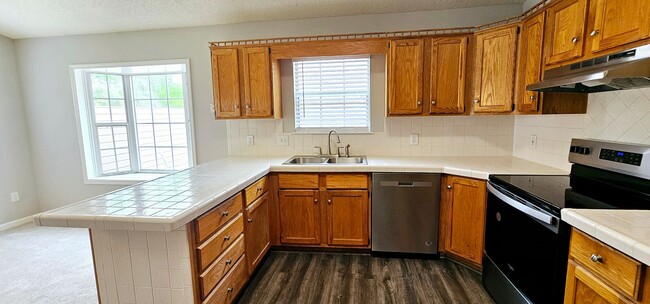 Building Photo - Spacious 2-Bed, 2-Bath Home with Modern Co...