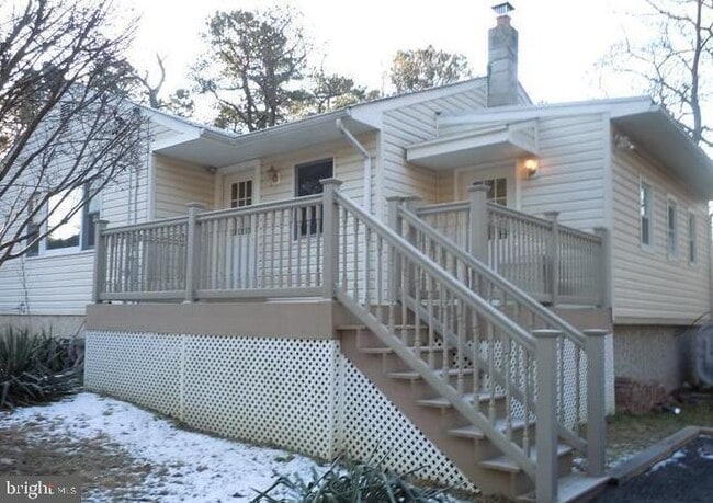 Building Photo - 742 Cherry Ave