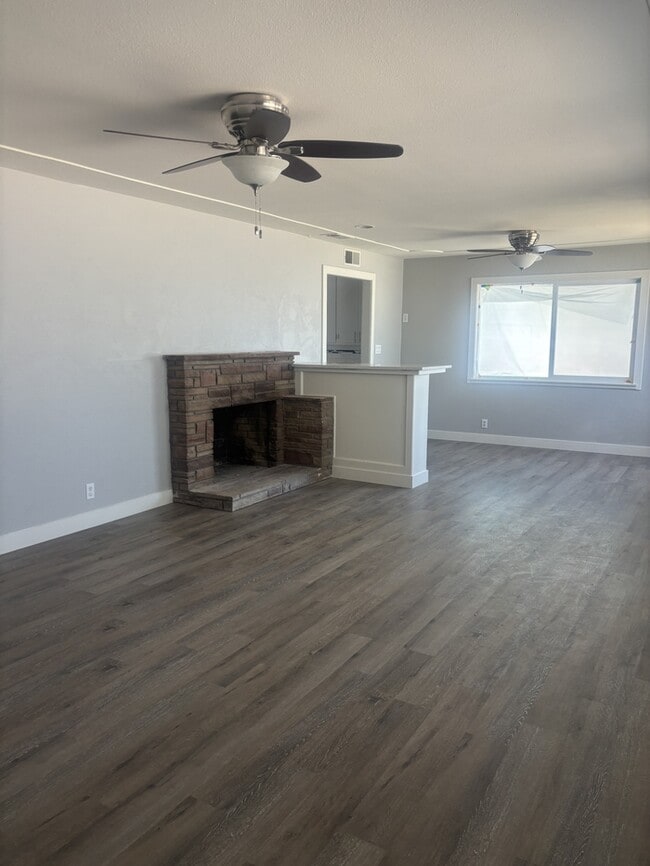 Building Photo - 1434 W Orangeburg Ave