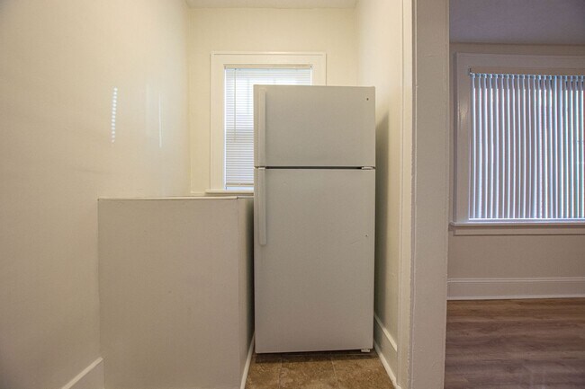 Building Photo - 3 Bedroom Duplex near downtown Omaha