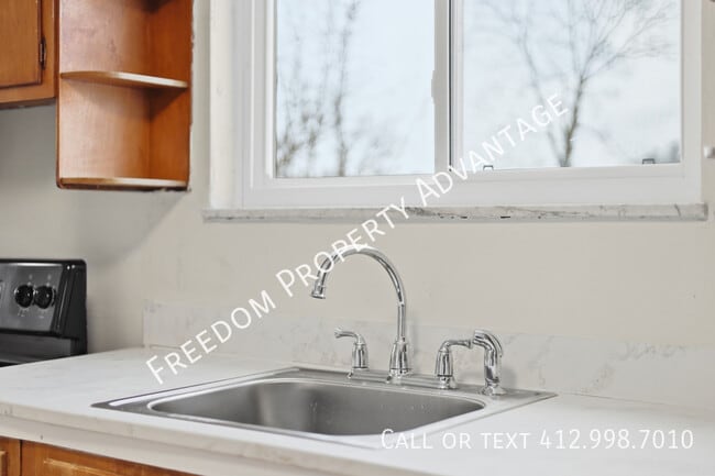 Building Photo - 57 Aylesworth Ave