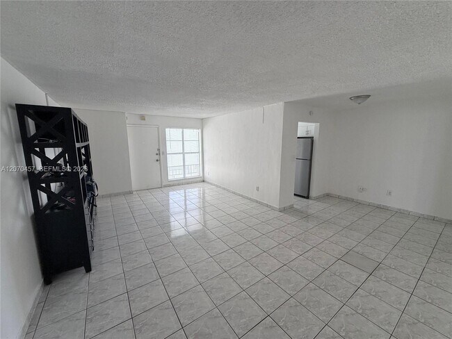 Building Photo - 1340 Lincoln Rd