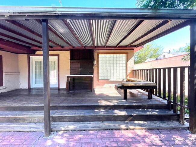 Building Photo - 1209 Orange Ave