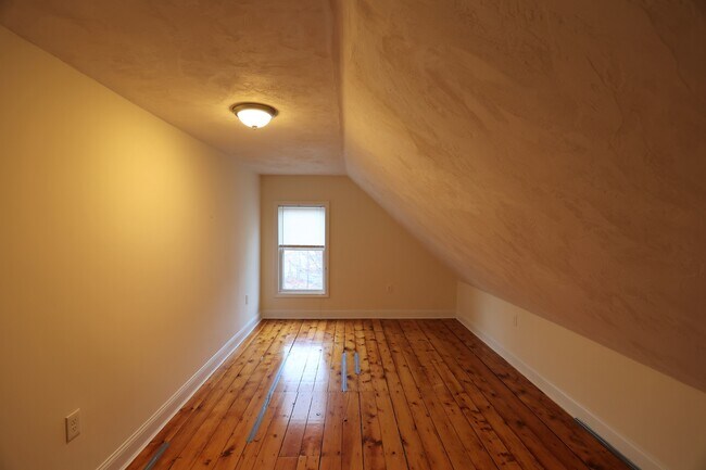 Building Photo - 62 Lincoln St