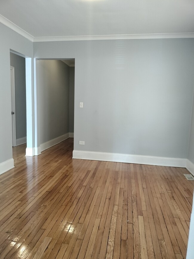 Building Photo - 7408 S Eberhart Ave