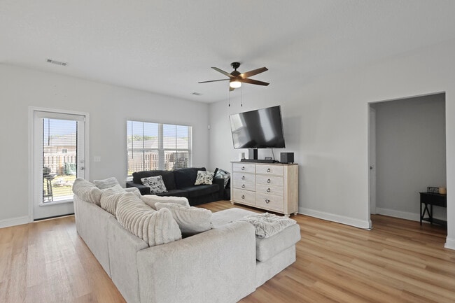 Building Photo - 568 Abode Ave