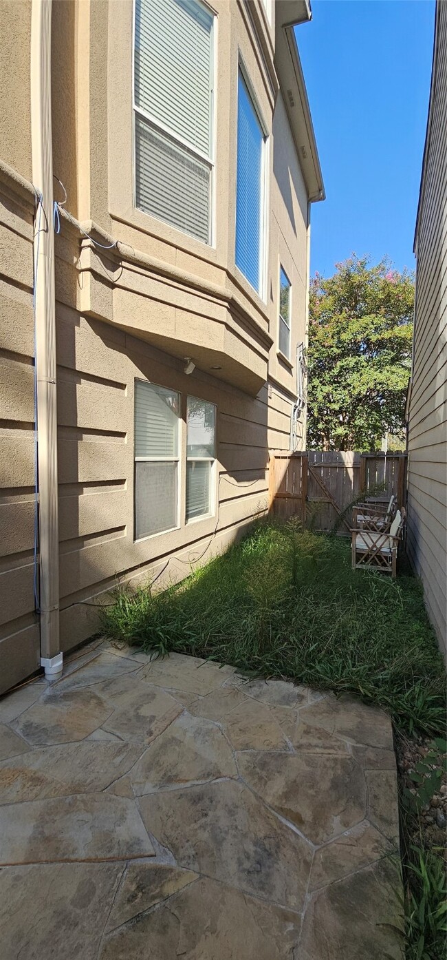Building Photo - 317 Birdsall St