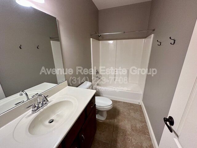 Building Photo - 304 Dalton Ct