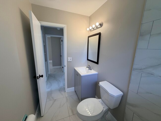 Building Photo - 6036 Westover Rd