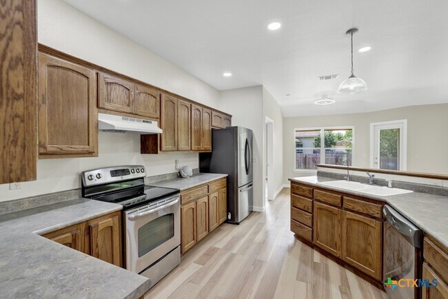 Building Photo - 2116 Bentwood Dr