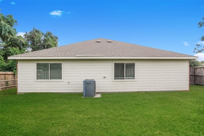 Building Photo - 13401 Raintree Dr