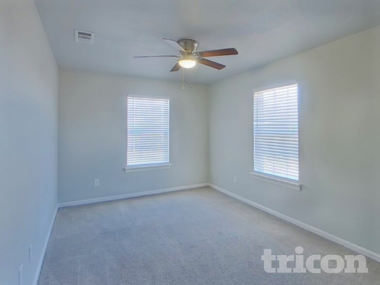 Building Photo - 624 Nora Ln