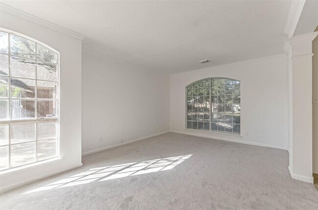 Building Photo - 15206 Evergreen Knoll Ln