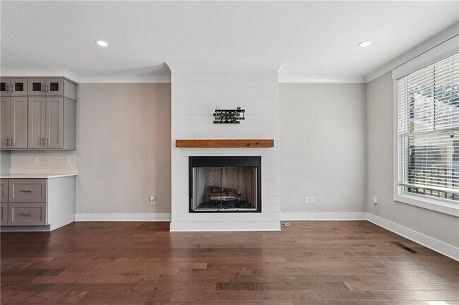 Building Photo - 6075 Webster Cir