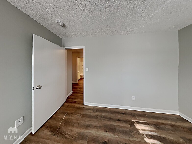Building Photo - 5424 2 Moons Dr