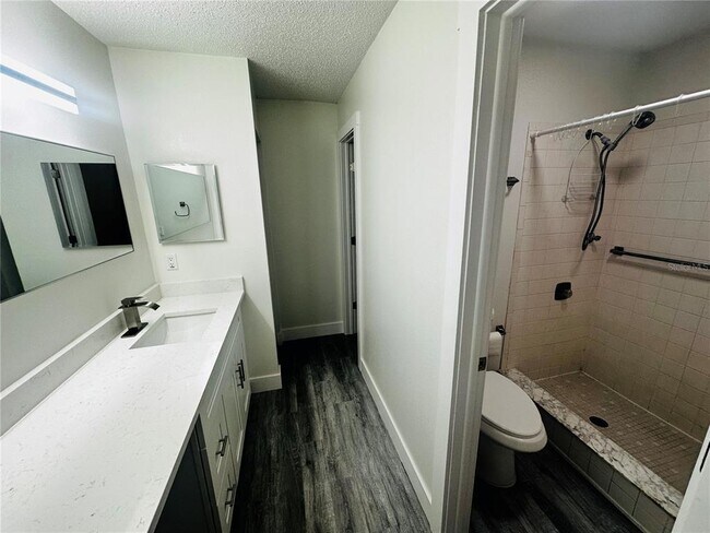 Building Photo - 3005 Wainwright Ct