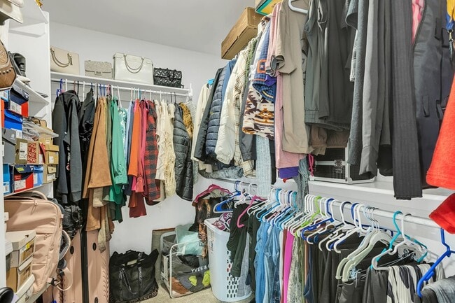 Building Photo - 460 Staghorn Dr