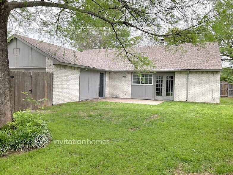 Building Photo - 8102 Kensington Dr