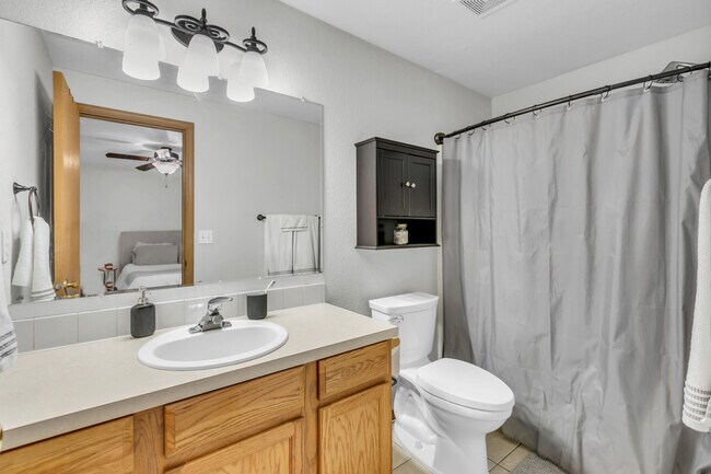 Building Photo - 1319 Golf Club Rd SE