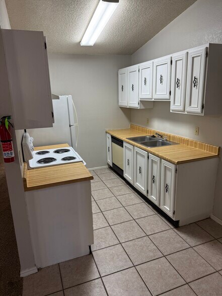 Building Photo - 826 Hardy Springs Cir