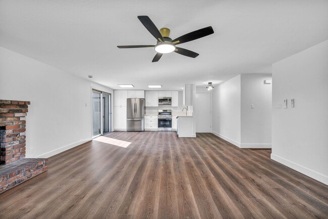 Building Photo - 785 Casazza Dr
