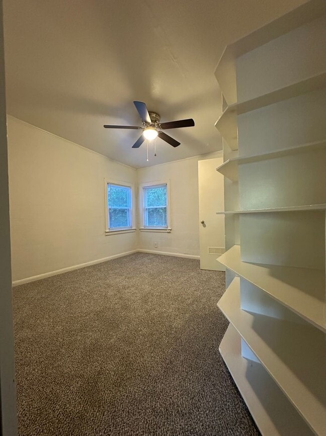 Building Photo - 2 bedroom, 1 bathroom updated home in Norm...