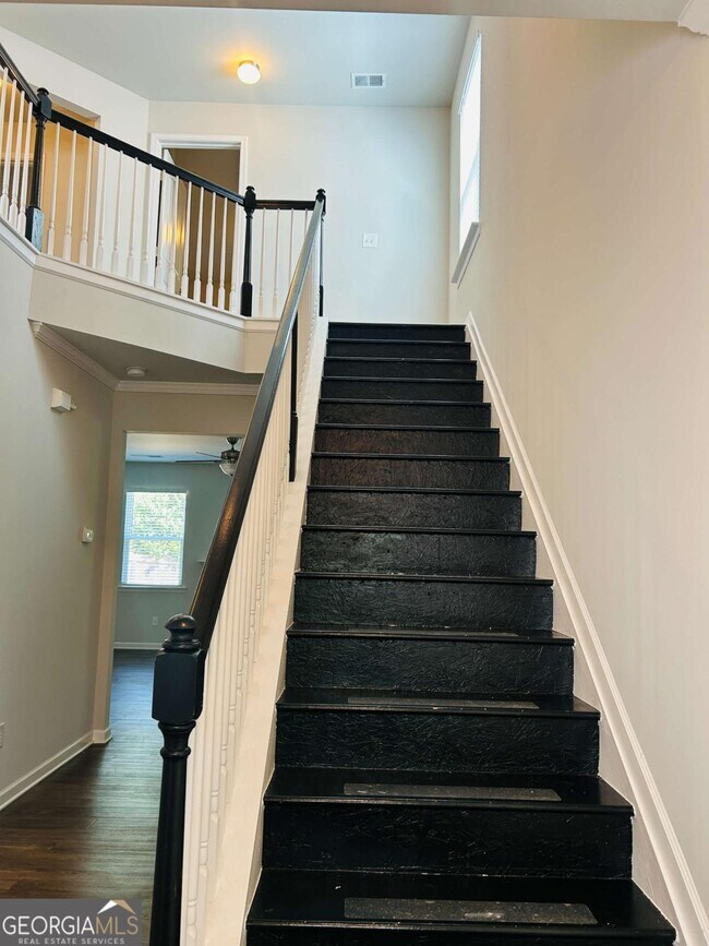 Building Photo - 40 Newnan Lakes Dr