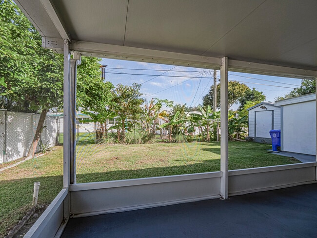 Building Photo - 1440 4th Ct