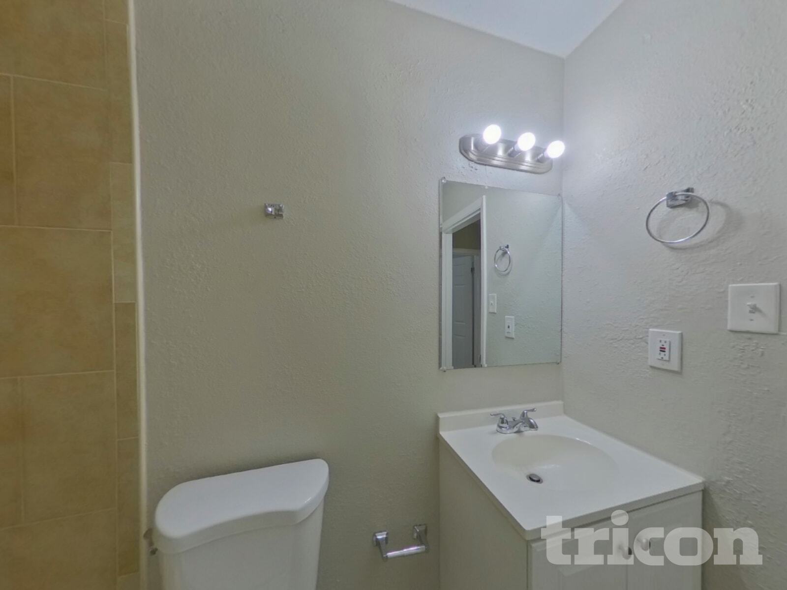 Building Photo - 1569 Lotus Path