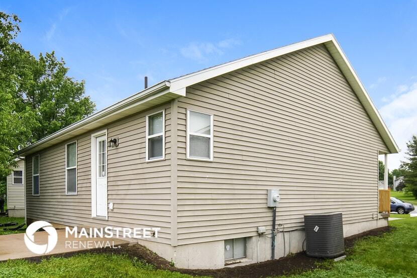 Building Photo - 1016 NE Queens Ct