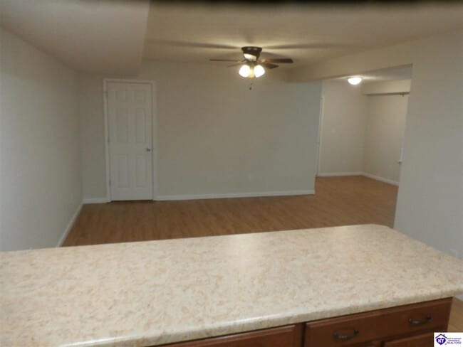 Building Photo - 344 School Side Dr