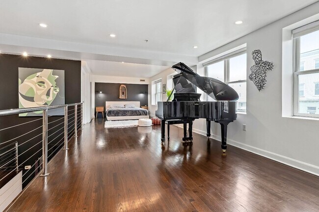 Building Photo - 155 Chelsea St