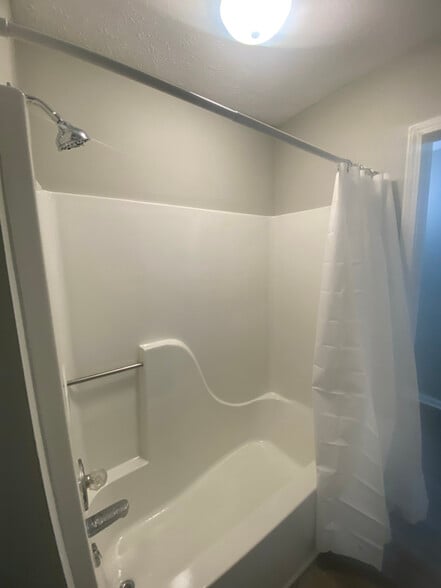 Building Photo - 330 Santa Fe Ct